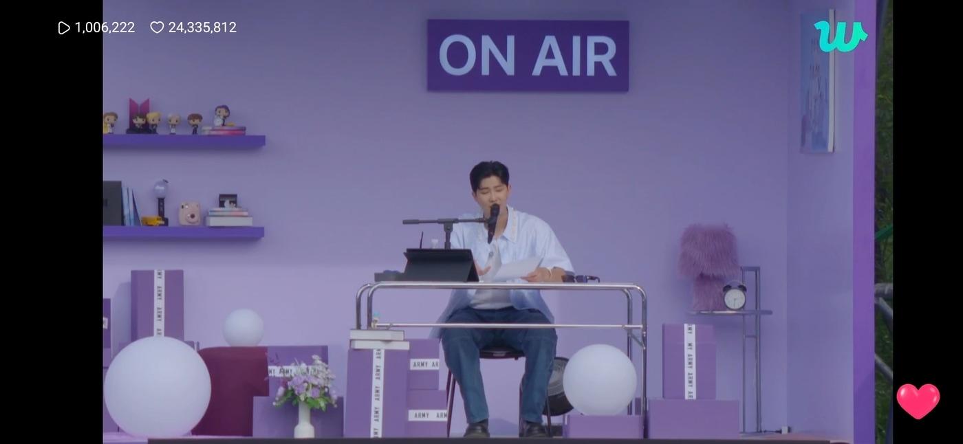 사진=위버스 라이브 영상 갈무리