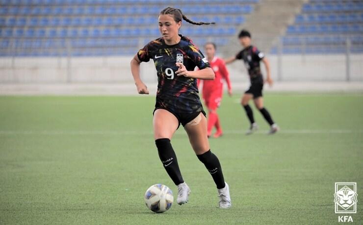 본문 이미지 - 첫 혼혈 선수인 케이시 유진 페어 (대한축구협회 제공)