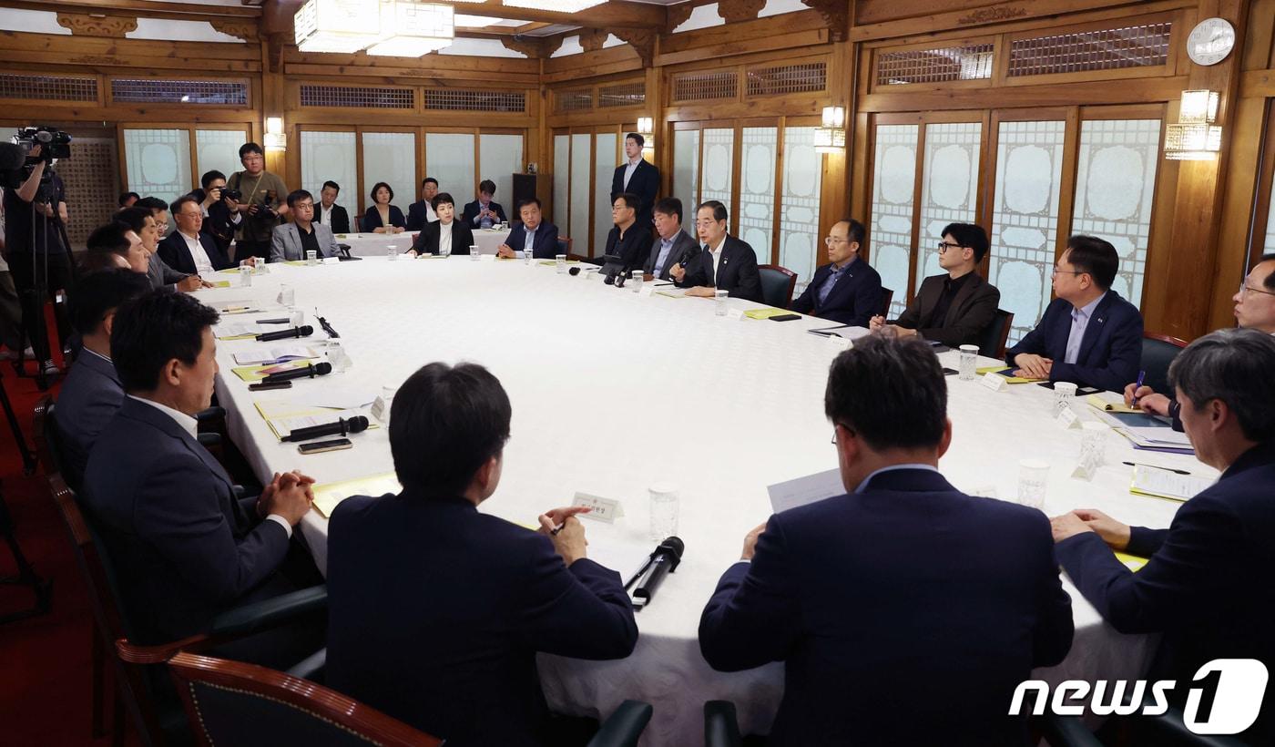 본문 이미지 - 한덕수 국무총리가 18일 서울 종로구 총리공관에서 열린 고위당정협의회에서 발언하고 있다. (공동취재) 2023.6.18/뉴스1 ⓒ News1 허경 기자