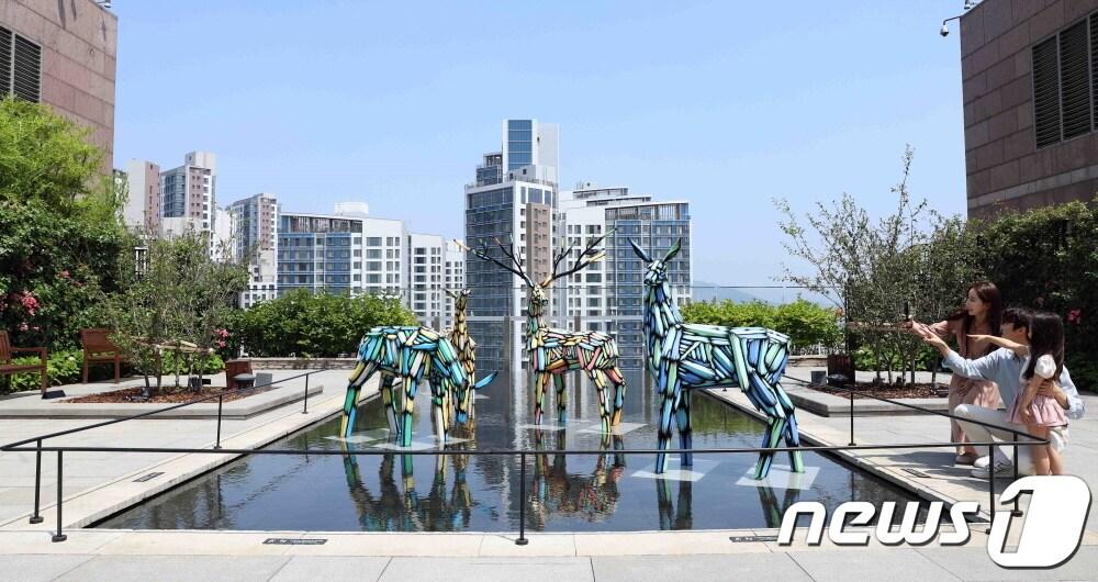 본문 이미지 - 강남점 S가든 김우진 작가 특별전(신세계 제공)