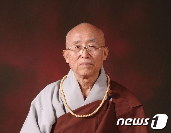 본문 이미지 - 봉선사 조실 월운 큰스님