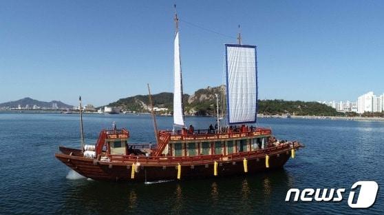 본문 이미지 - 국립해양문화재연구소가 복원한 조선통신사선의 모습. (국립해양문화재연구소 제공)