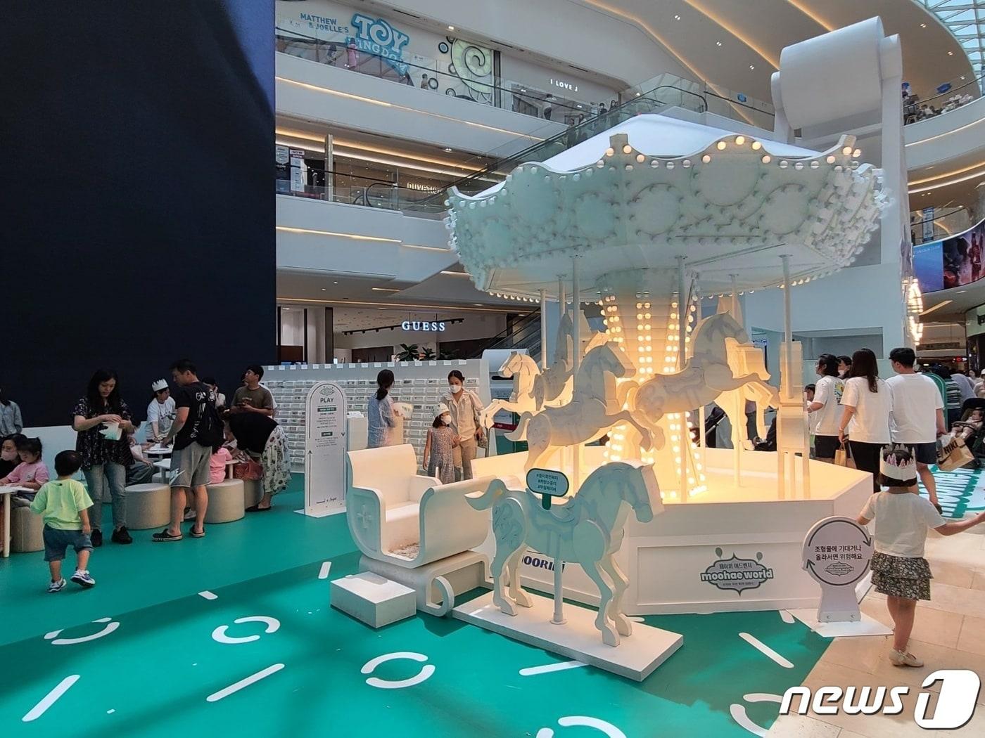 본문 이미지 -  펄프·제지기업 무림페이퍼가 신세계 스타필드하남 1층에 마련한 &#39;페이퍼 어드벤처-무해월드&#39; ⓒ 뉴스1 김민석 기자 