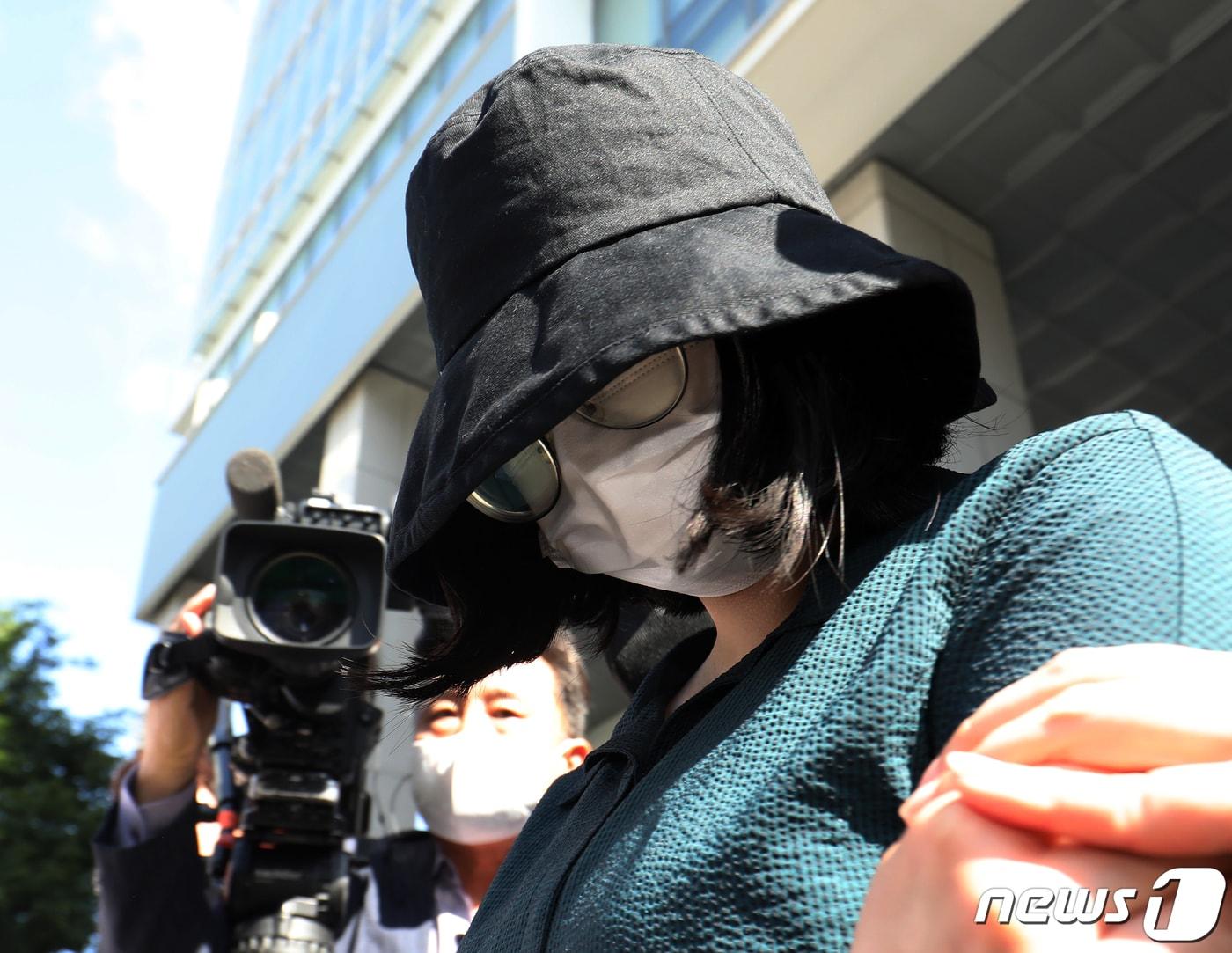 본문 이미지 - 온라인 과외 앱을 통해 처음 만난 또래 여성을 살해한 뒤 시신을 훼손·유기한 혐의로 구속된 정유정. 2023.6.2/뉴스1 ⓒ News1 윤일지 기자