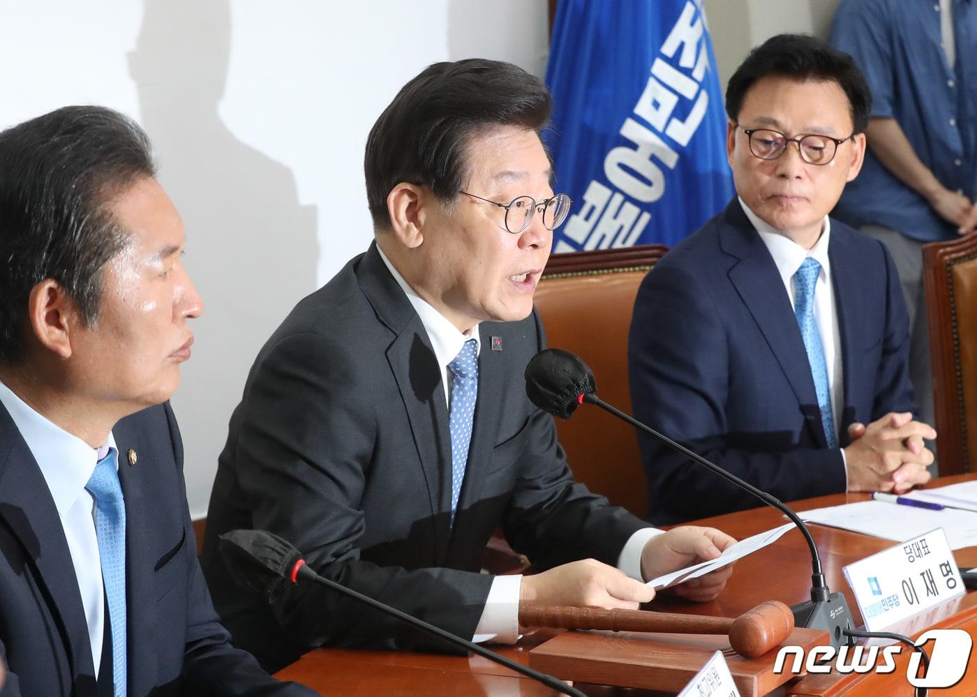 본문 이미지 - 이재명 더불어민주당 대표가 2일 오전 서울 여의도 국회에서 열린 최고위원회의에서 모두 발언을 하고 있다. 2023.6.2/뉴스1 ⓒ News1 송원영 기자