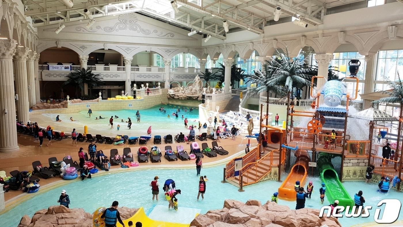 하이원워터월드 실내 패밀리존 전경(강원랜드 제공)