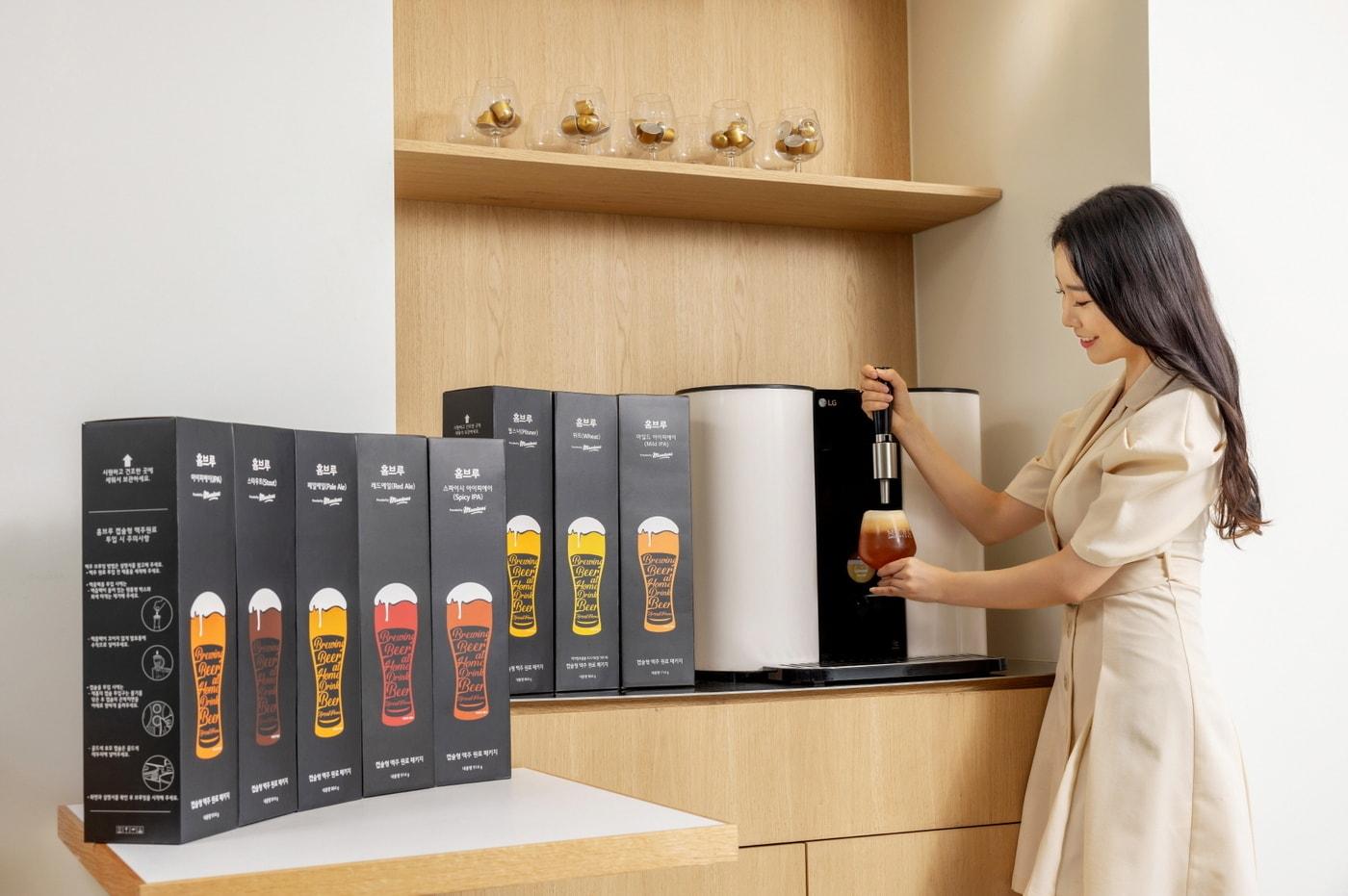 LG전자가 8번째 캡슐 패키지인 마일드 IPA를 19일 출시했다. 마일드 IPA는 진한 갈색과 풍부한 홉향이 특징인 영국식 맥주다. (LG전자 제공)  