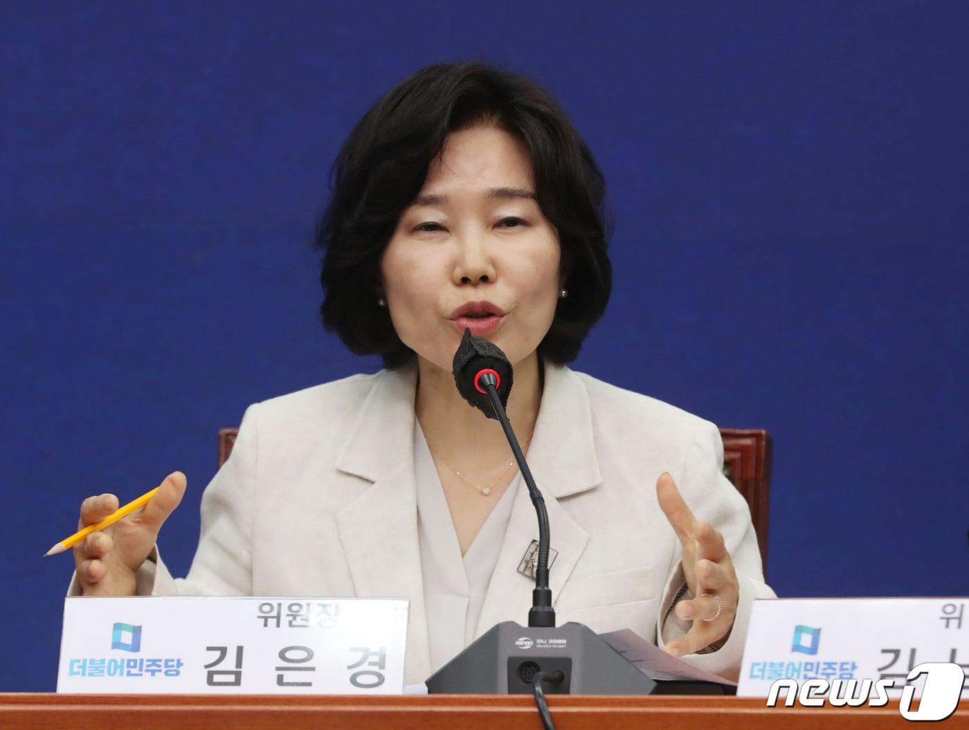 본문 이미지 - 김은경 더불어민주당 혁신위원장이 20일 오전 서울 여의도 국회에서 열린 혁신기구 발족식에서 인사말을 하고 있다. 2023.6.20/뉴스1 ⓒ News1 송원영 기자