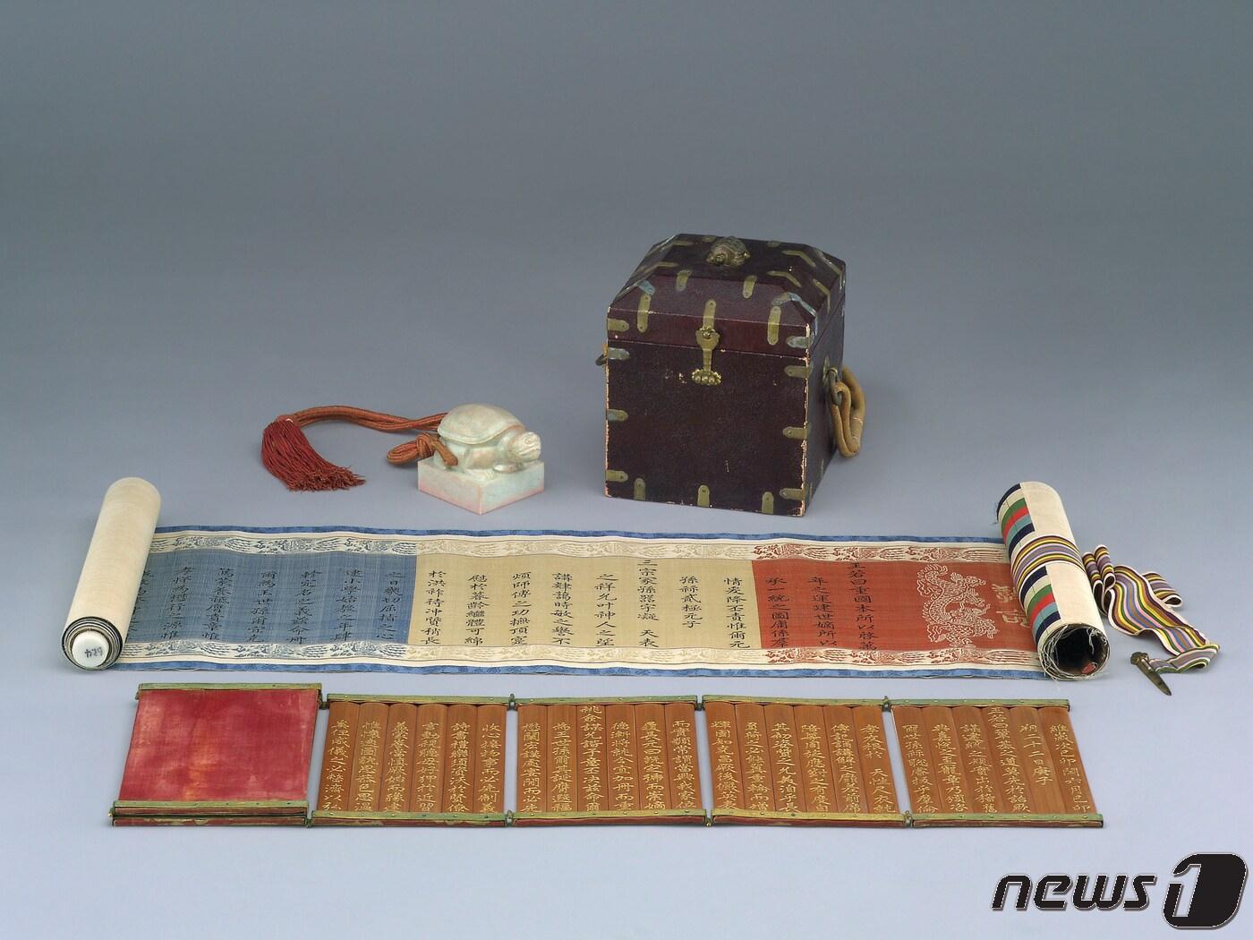 본문 이미지 -  보물로 지정된 조선왕조 어보·어책·교명. (문화재청 제공)