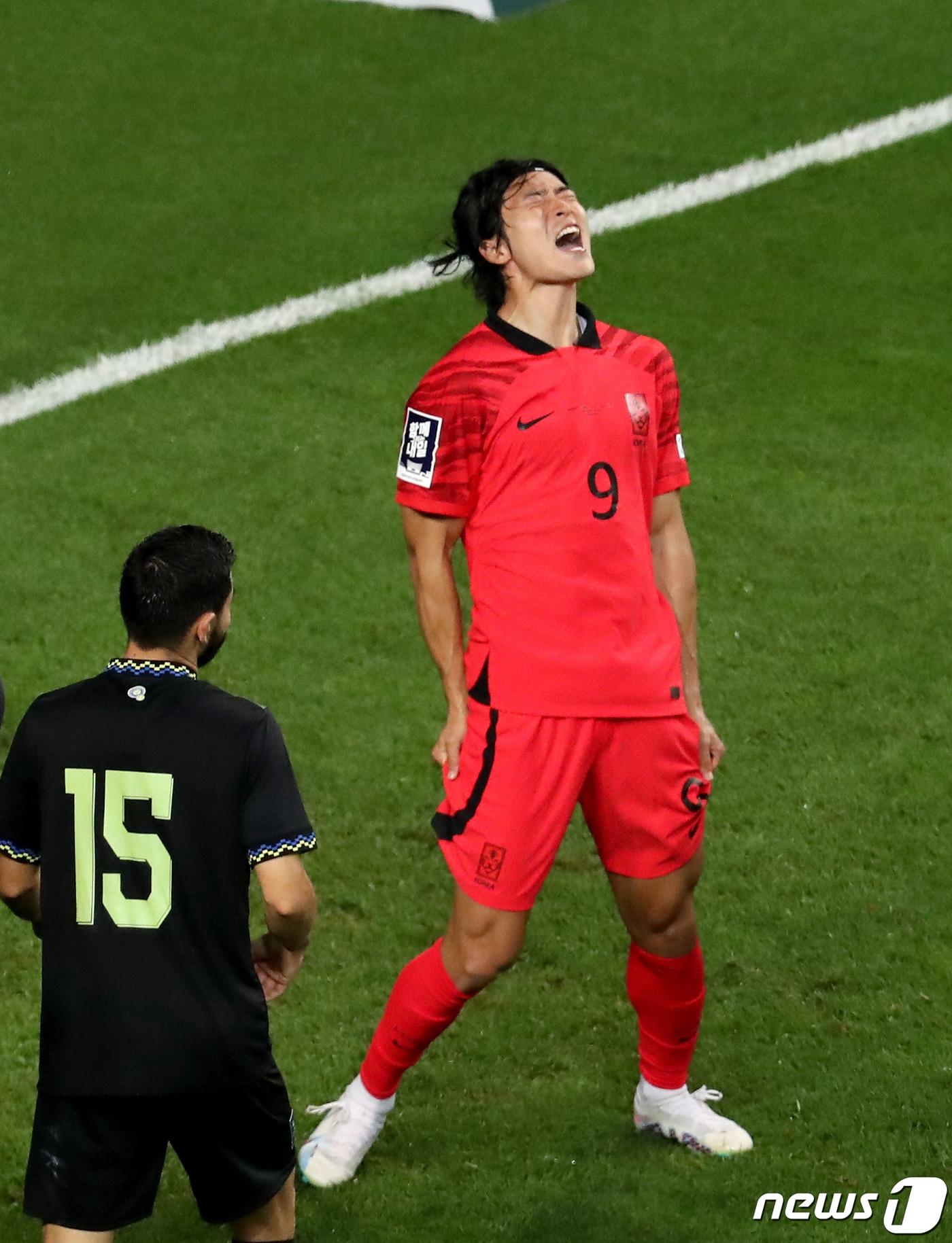 본문 이미지 - 조규성이 20일 오후 대전 유성구 대전월드컵경기장에서 열린 하나은행 초청 대한민국과 엘살바도르의 축구 국가대표 평가전 후반전 코너킥 상황에서 헤딩슛을 놓친 뒤 아쉬워하고 있다. '클린스만호'는 엘살바도르를 상대로 출항 후 첫 승리에 도전한다. 2023.6.20/뉴스1 ⓒ News1 장수영 기자