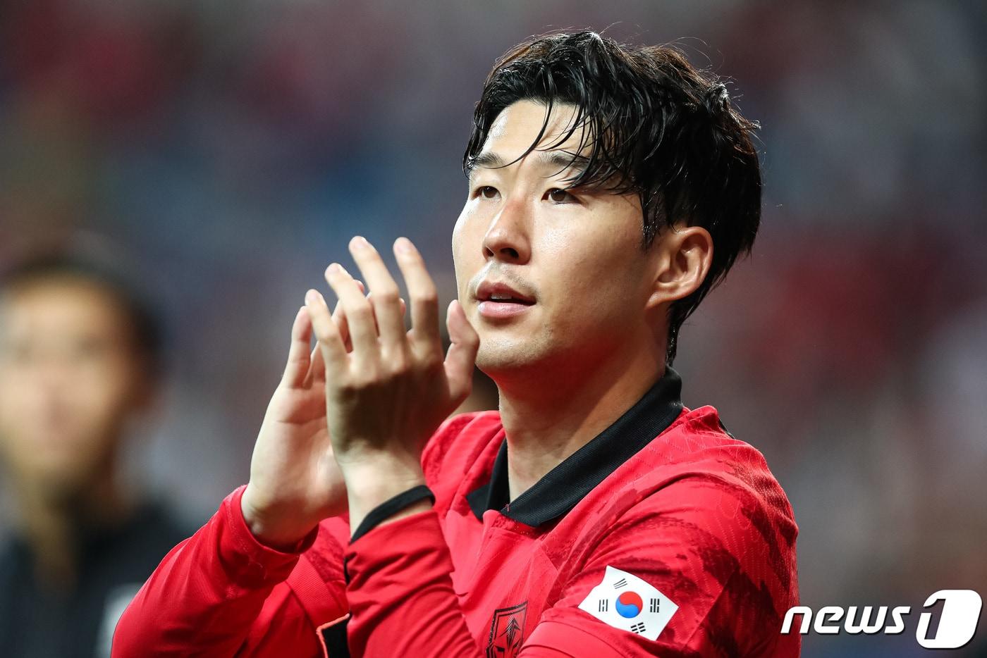 국가대표팀 경기를 마친 뒤 인사하는 손흥민. 2023.6.20/뉴스1 ⓒ News1 