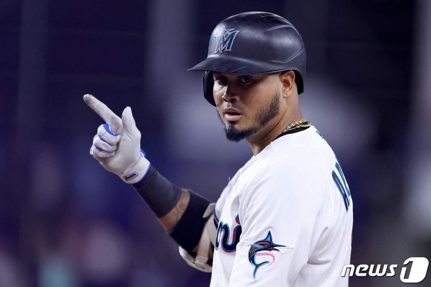 본문 이미지 - 4할 타자에 도전하는 마이애미 루이스 아라에즈. ⓒ AFP=뉴스1