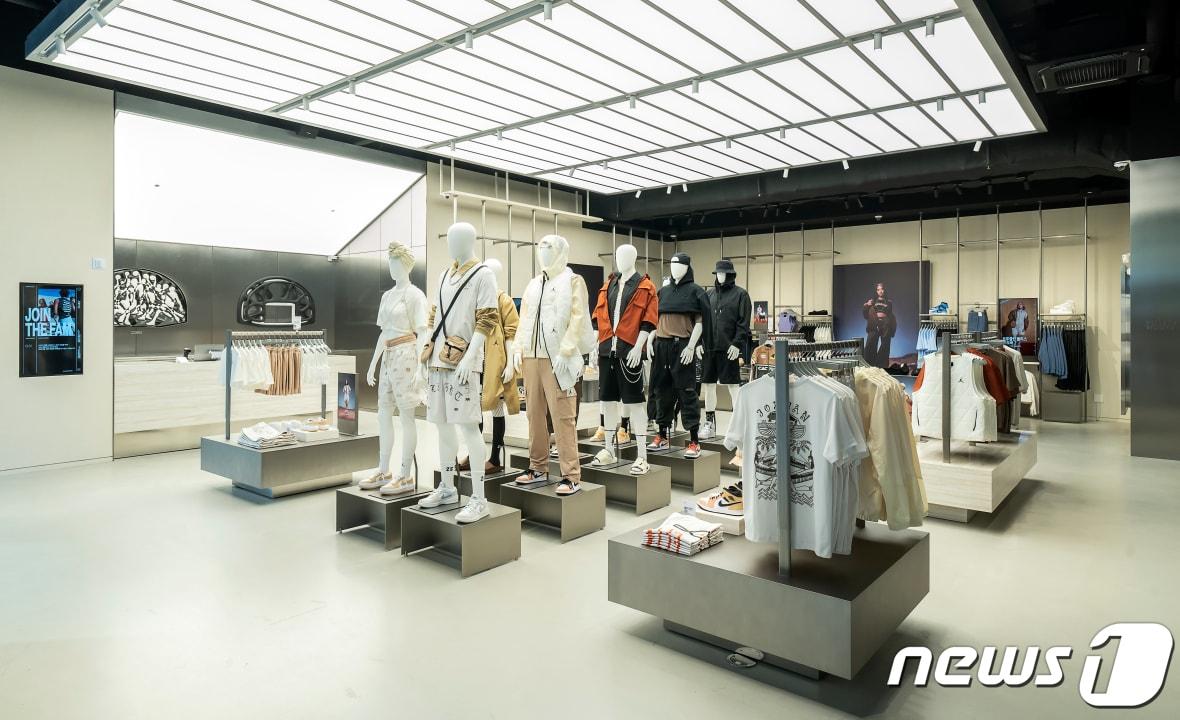 본문 이미지 - 월드 오브 플라이트 서울 홍대점 매장 모습.(나이키제공)