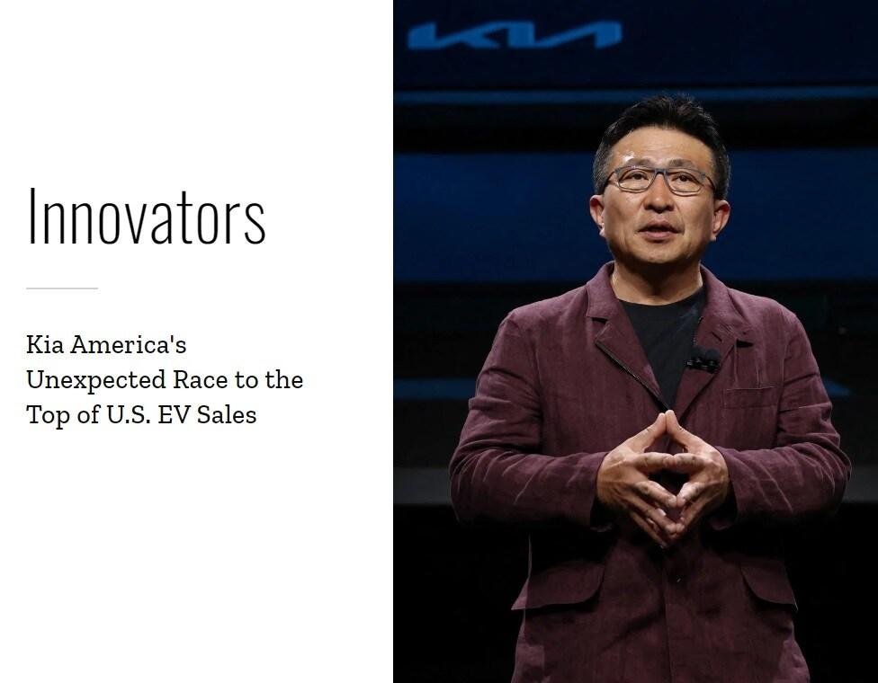 본문 이미지 - 지난 4월 미국 뉴욕 맨해튼에서 열린 뉴욕 국제 오토쇼에서 윤승규 기아 북미권역본부장이 발표를 하고 있다. 타임 캡처