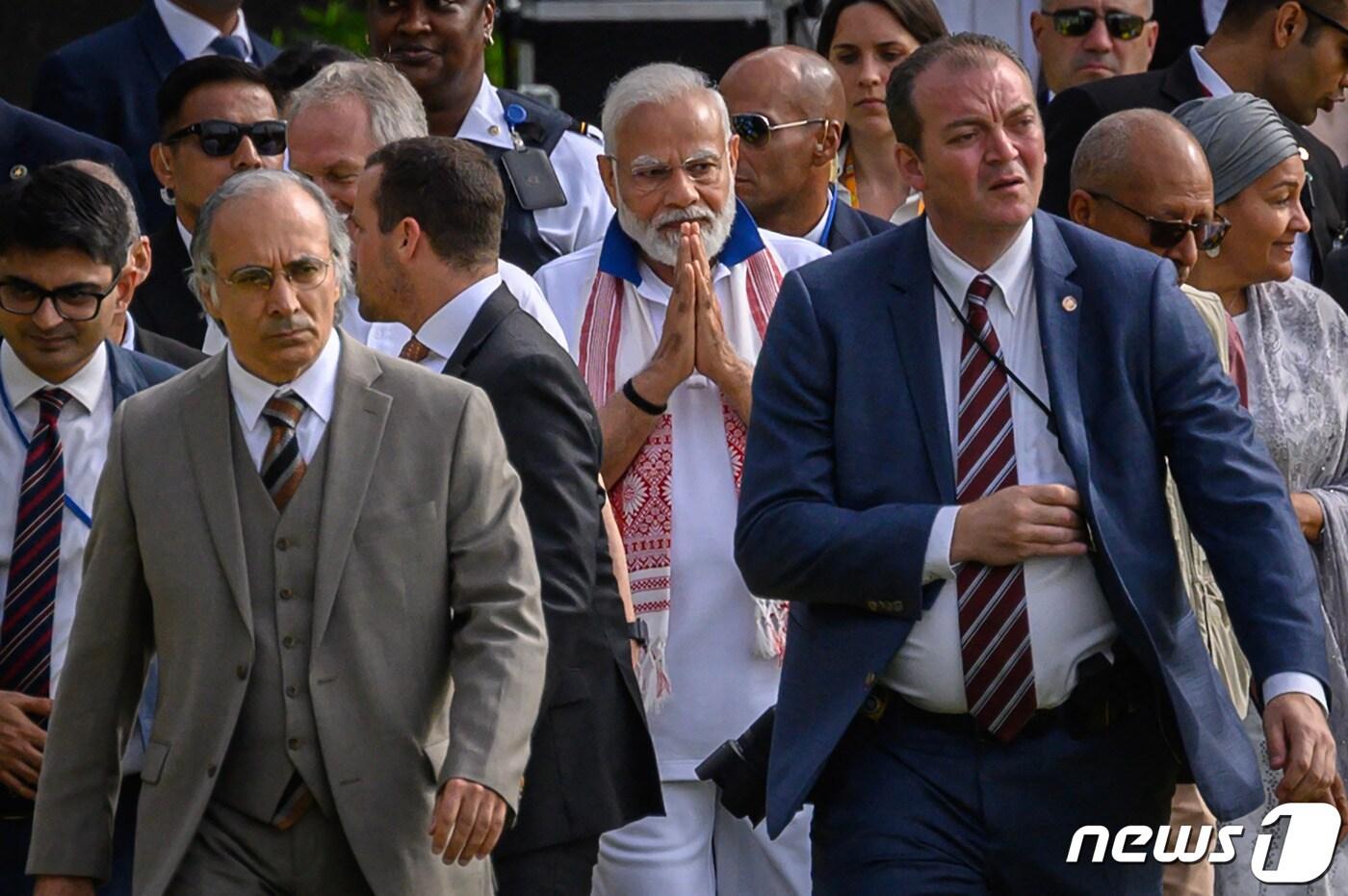 본문 이미지 - 21일(현지시간) 미국 뉴욕 유엔본부에서 열린 요가 행사에 나렌드라 모디 인도 총리가 참석하고 있다. 2023.06.21/ ⓒ AFP=뉴스1 ⓒ News1 권진영 기자