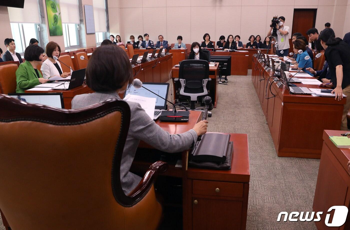 본문 이미지 - 국회 여성가족위원회 전체회의. 뉴스1 ⓒ News1 송원영 기자