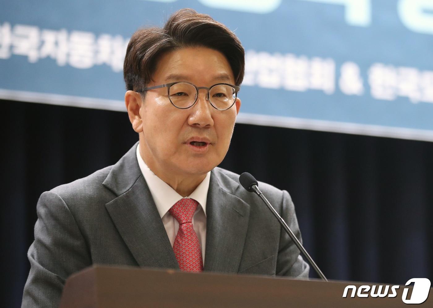 본문 이미지 - 국회모빌리티포럼 공동대표를 맡은 권성동 국민의힘 의원이 22일 오전 서울 여의도 국회 의원회관에서 열린 제6차 국회 모빌리티 포럼에서 인사말을 하고 있다. 2023.6.22/뉴스1 ⓒ News1 임세영 기자