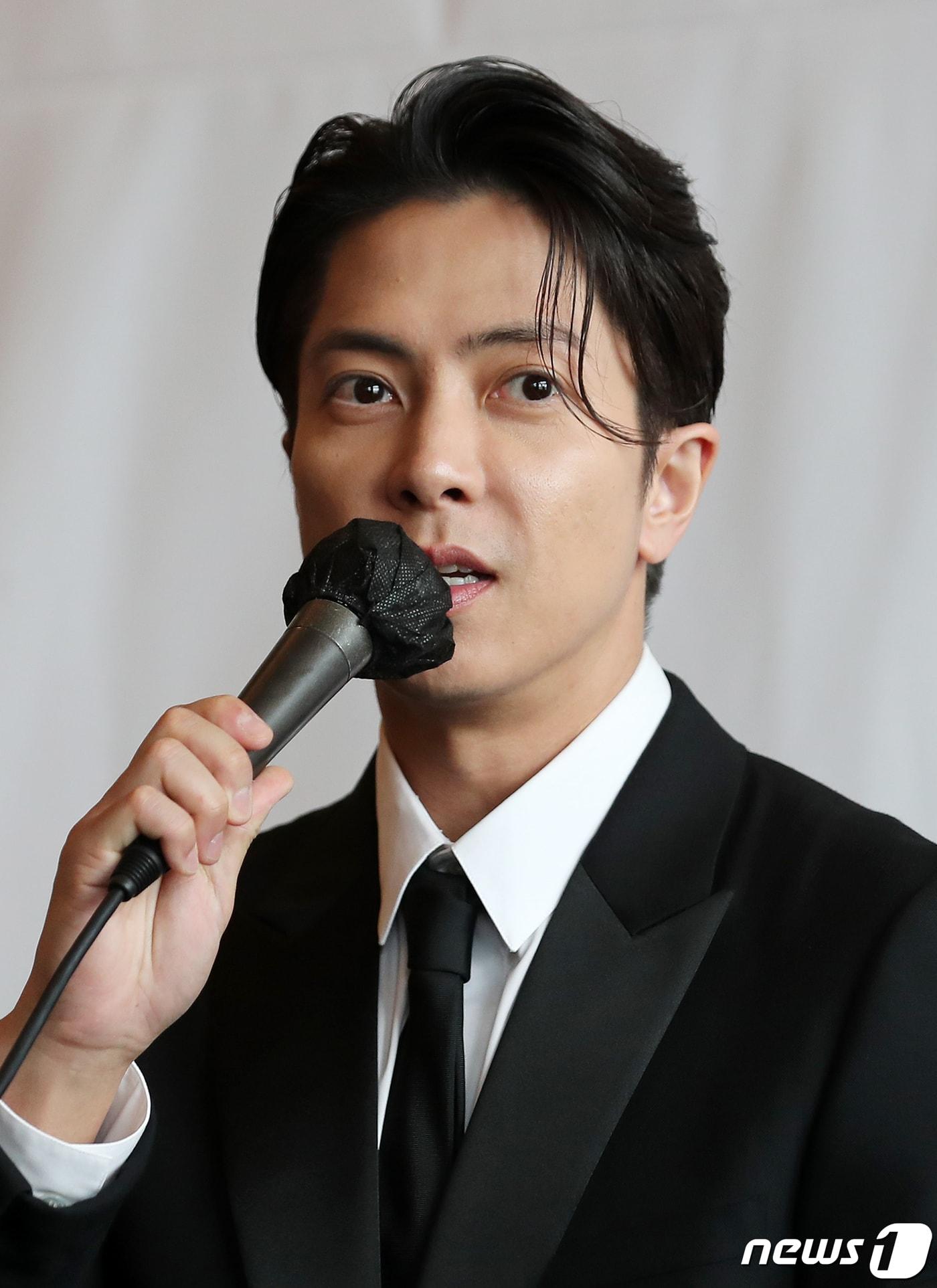 본문 이미지 - 일본 배우 야마시타 토모히사가 22일 오후 서울 강남구 인터컨티넨탈 서울 코엑스에서 열린 영화 '씨 히어 러브(See Hear Love)' 기자간담회에 참석해 인사말을 하고 있다. 2023.6.22/뉴스1 ⓒ News1 김진환 기자