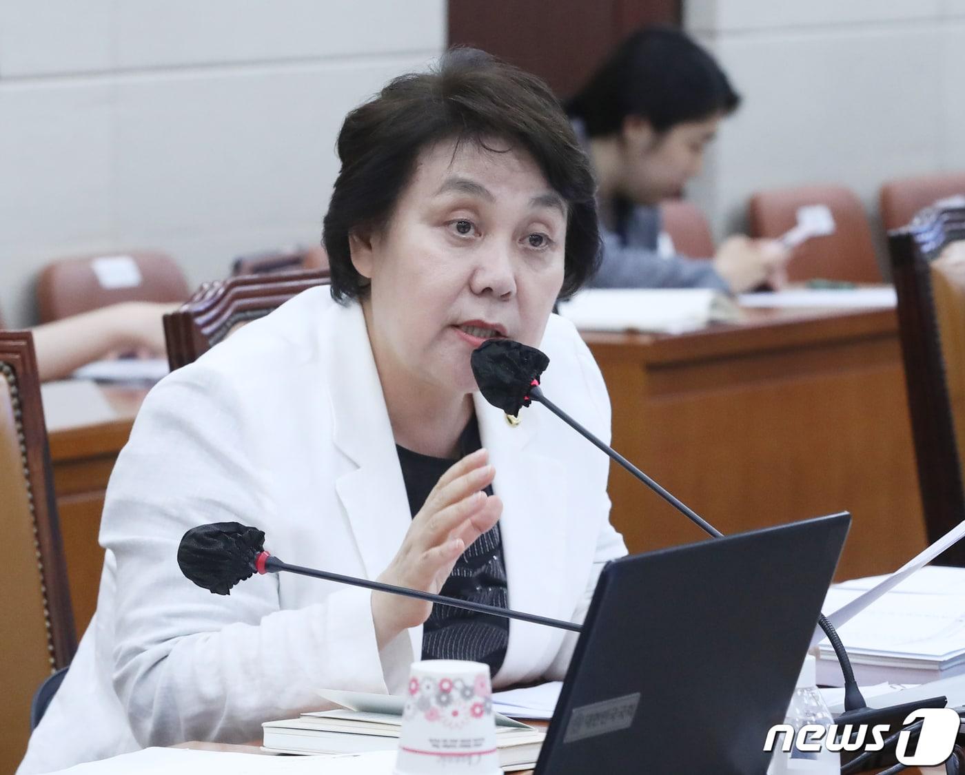 본문 이미지 - 국회 보건복지위원회 소속 정춘숙 더불어민주당 의원이 질의를 하고 있다. 2023.6.22/뉴스1 ⓒ News1 송원영 기자