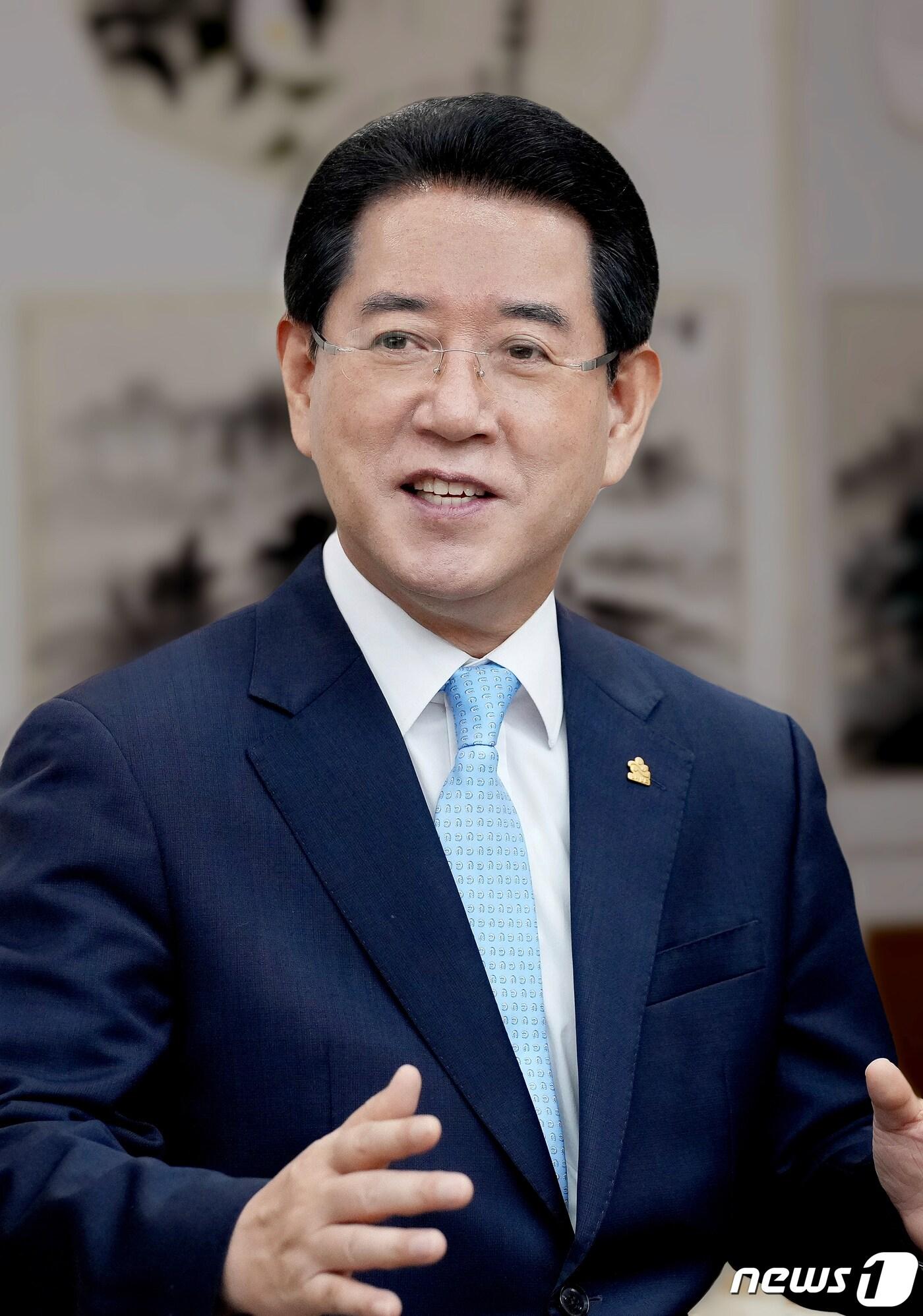 본문 이미지 - 김영록 전라남도지사가 23일 민선8기 1주년을 맞아 뉴스1과 인터뷰를 하고 있다. 20236.23/뉴스1
