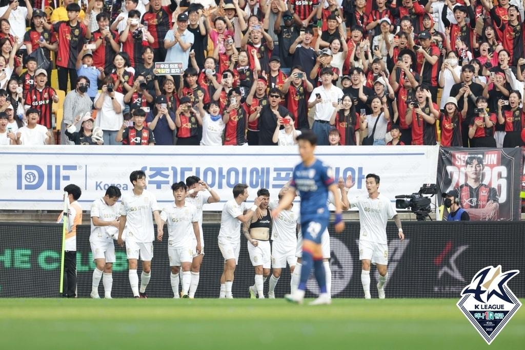 본문 이미지 - 서울이 슈퍼매치에서 수원을 1-0으로 이겼다.(한국프로축구연맹 제공) 