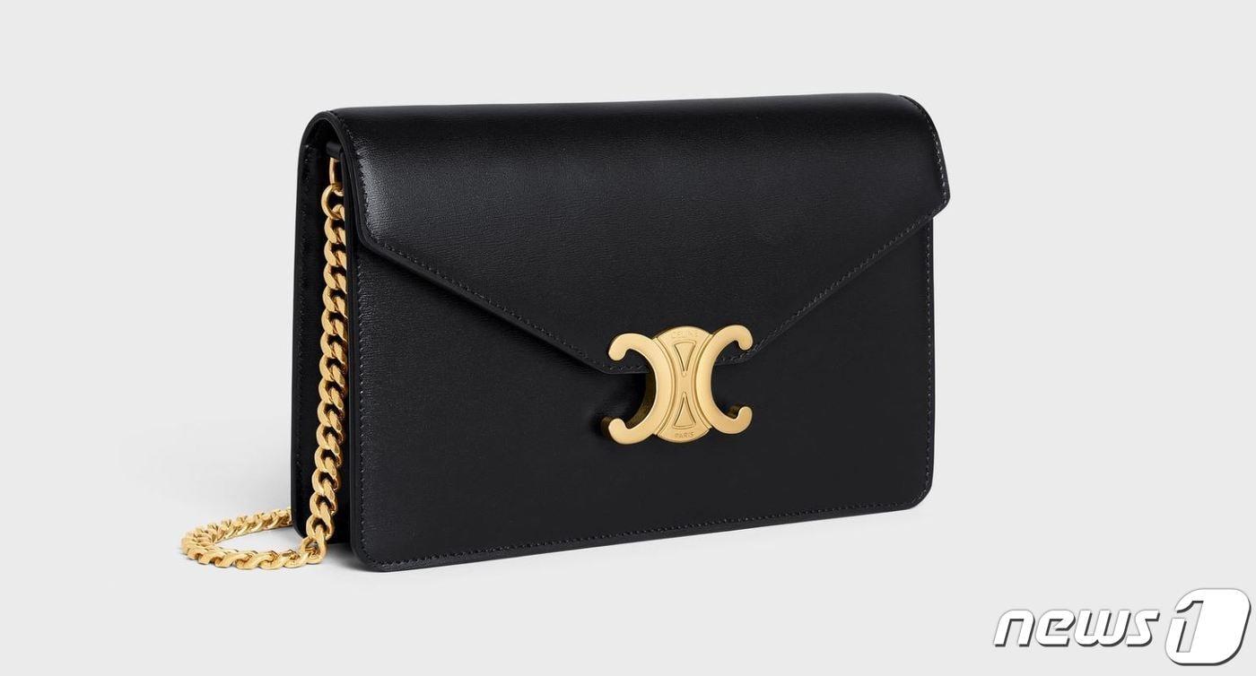 '트리옹프 체인 지갑 - 샤이니 카프스킨 블랙'.(셀린느 홈페이지)