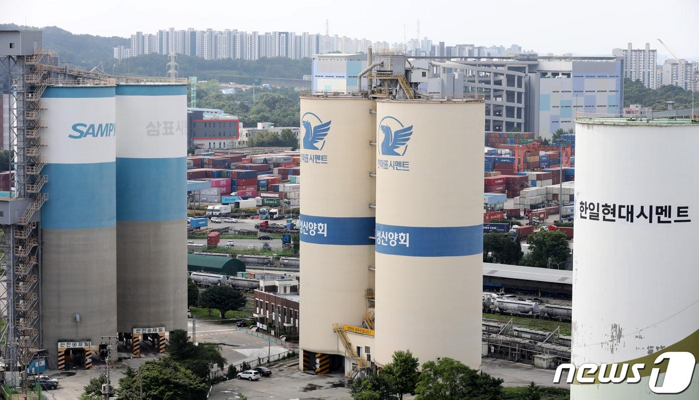 본문 이미지 - 경기도 의왕시의 시멘트 유통기지. 2023.6.27/뉴스1 ⓒ News1 이승배 기자
