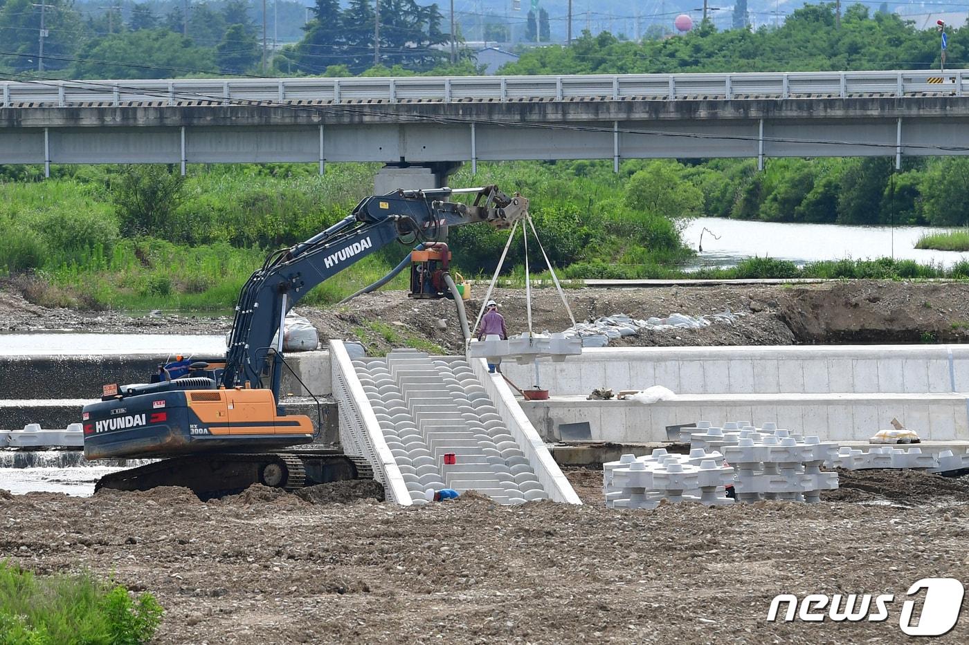 본문 이미지 - 3일 한국농어촌공사와 충북 충주시가 농업 생산 기반 정비에 877억 원을 투입한다고 밝혔다.(자료사진)/뉴스1 ⓒ News1 최창호 기자