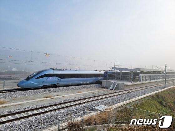 본문 이미지 -  충북 충주시가 중부내륙선철도 판교역 직통 운행에 발맞춰 철도 거점도시로 거듭날지 주목되고 있다.(자료사진)2023.6.28/뉴스1