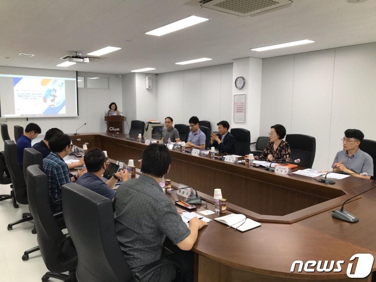 본문 이미지 - 전북 정읍시는 27일 김형우 부시장을 좌장으로 지역 국책 연구기관과 함께하는 제2분기 ‘지역발전전략 브레인스토밍’을 개최했다.(정읍시 제공)20236.27/뉴스1 
