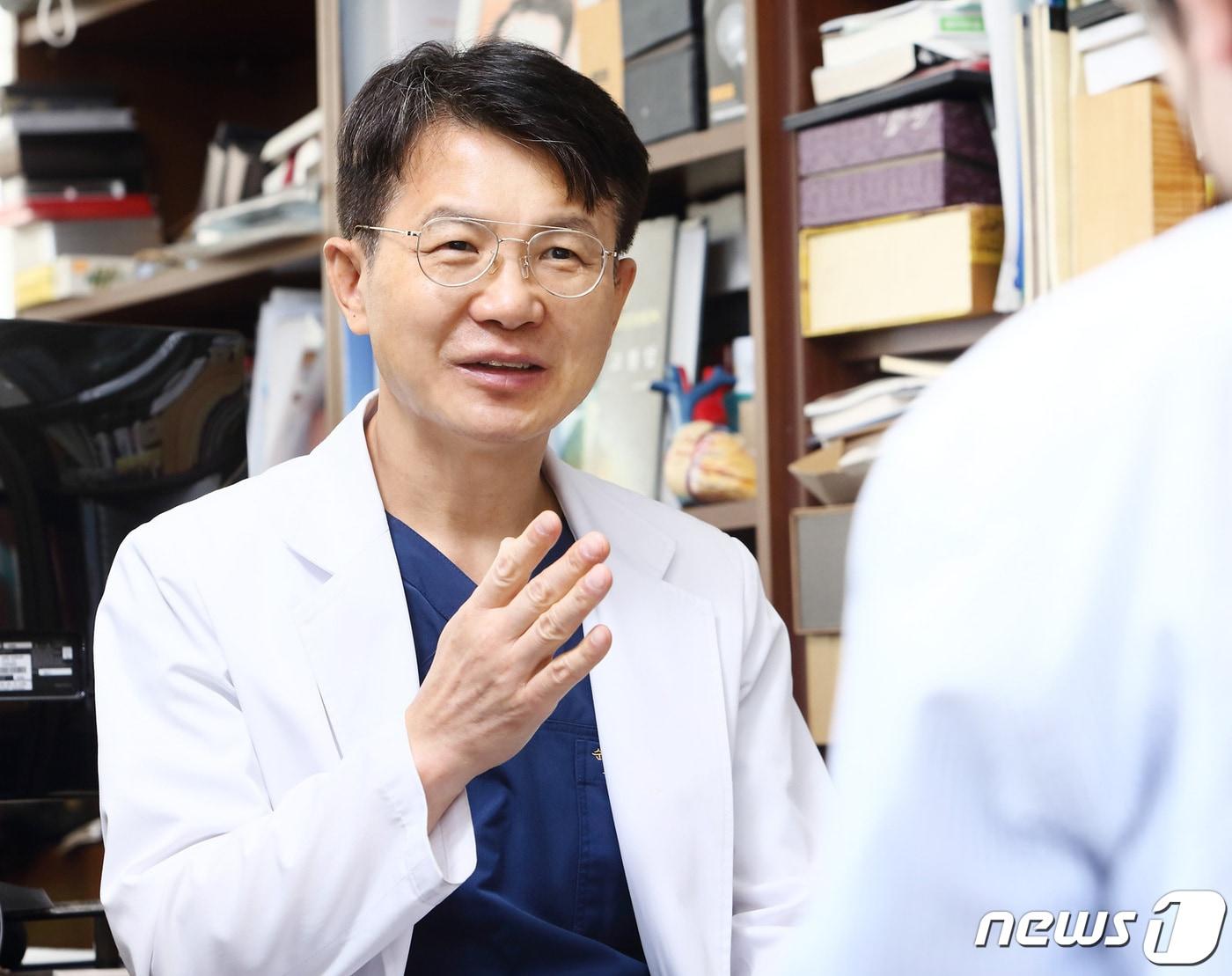 본문 이미지 - 대한고혈압학회 회장을 맡고 있는 고려대학교 구로병원 심혈관센터의 박창규 교수