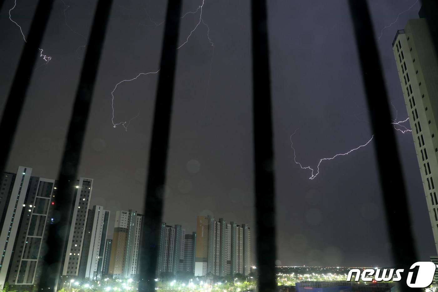 번개 치는 모습./뉴스1