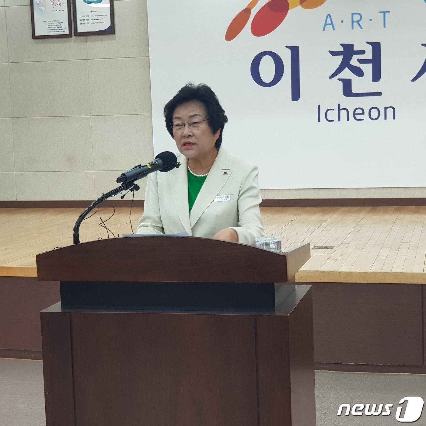 본문 이미지 - 김경희 이천시장이 28일 오전 시청 소통큰마당에서 민선8기 취임 1주년 언론브리핑을 하고 있다. ⓒ News1 김평석 기자