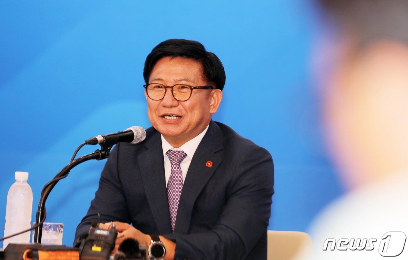 본문 이미지 - 김경학 제주도의회 의장이 28일 오전 도의회 도민카페에서 제12대 의회 출범 1주년 기자간담회를 하고 있다.2023.6.28/뉴스1 ⓒ News1 고동명 기자