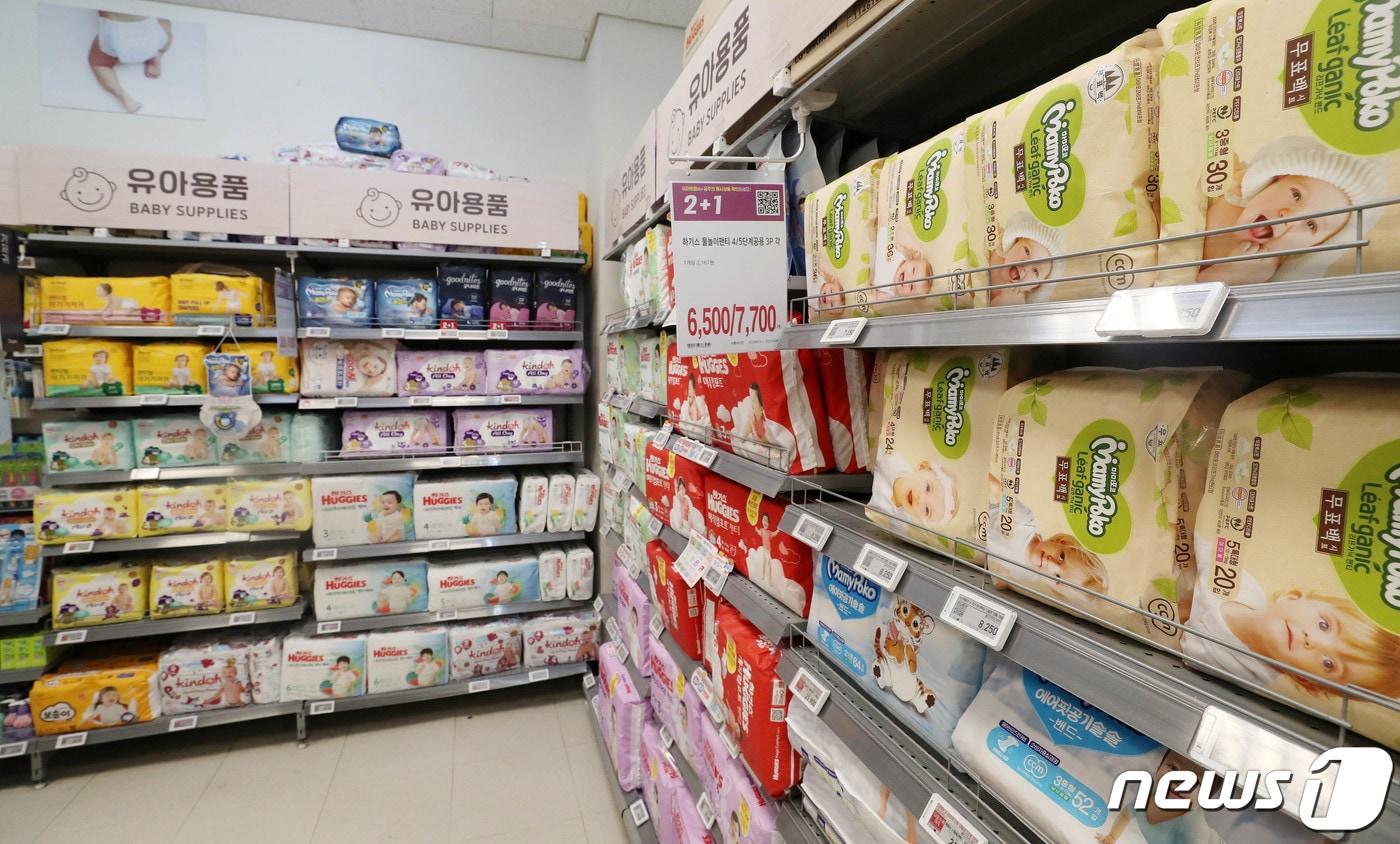 본문 이미지 - 한산한 서울 한 마트 유아용품 판매코너(사진은 기사 내용과 무관함) ⓒ News1 박세연 기자