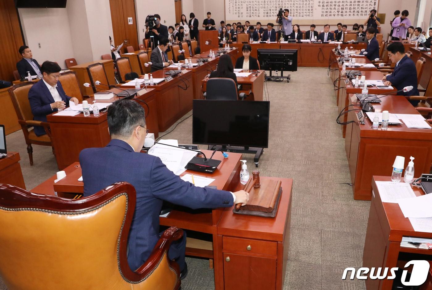 본문 이미지 - 소병철 국회 법사위 법안심사1소위원장이 28일 오후 서울 여의도 국회에서 열린 법제사법위원회 법안심사제1소위원회를 주재하고 있다. 2023.6.28/뉴스1 ⓒ News1 ,송원영 기자