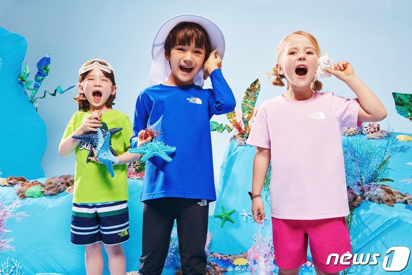 '키즈 서머 바캉스 컬렉션'을 착용한 어린이 모델들.(노스페이스제공)