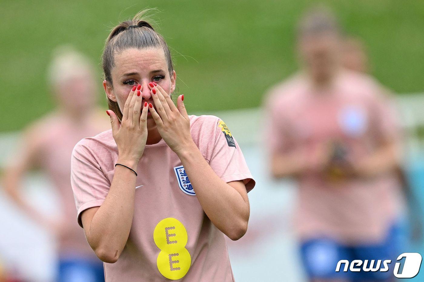 본문 이미지 - 여자 축구선수 82%가 축구화 때문에 불편함을 겪고 있는 것으로 나타났다. 사진은 잉글랜드 여성 축구대표팀의 훈련 모습.ⓒ AFP=뉴스1