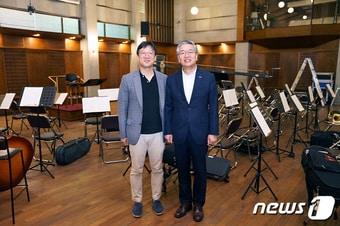 본문 이미지 - 김종호 기보 이사장이 드라마 제작현장 방문한 모습 (기보 제공)