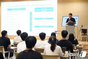 본문 이미지 - 기업친화 인재양성 위해 보증기업 대표 초청 강연 (기보 제공)