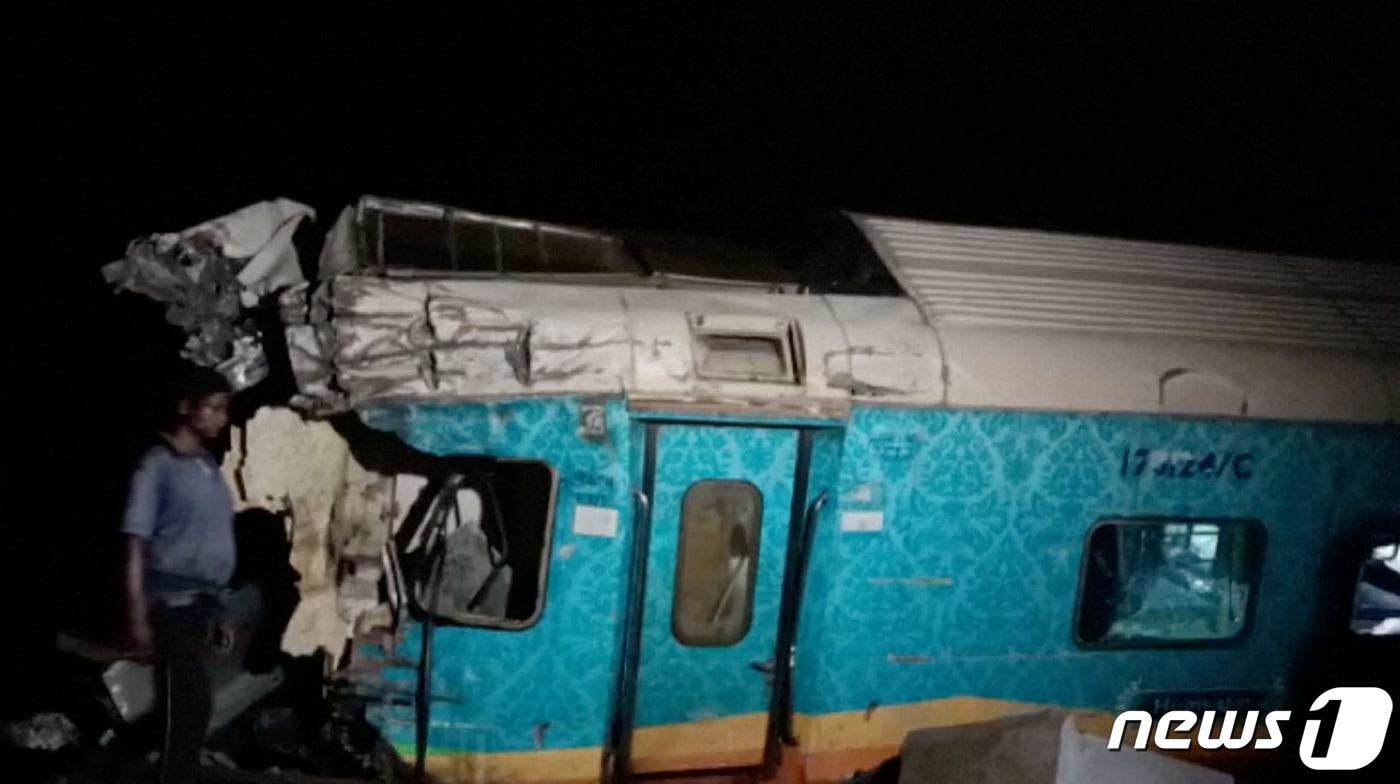 2일(현지시간) 인도 동부 오디샤주에서 열차 충돌 사고가 발생해 최소 50명이 사망하고 300명 이상이 부상했다. 2023.06.02 ⓒ 로이터=뉴스1 ⓒ News1 정윤영 기자