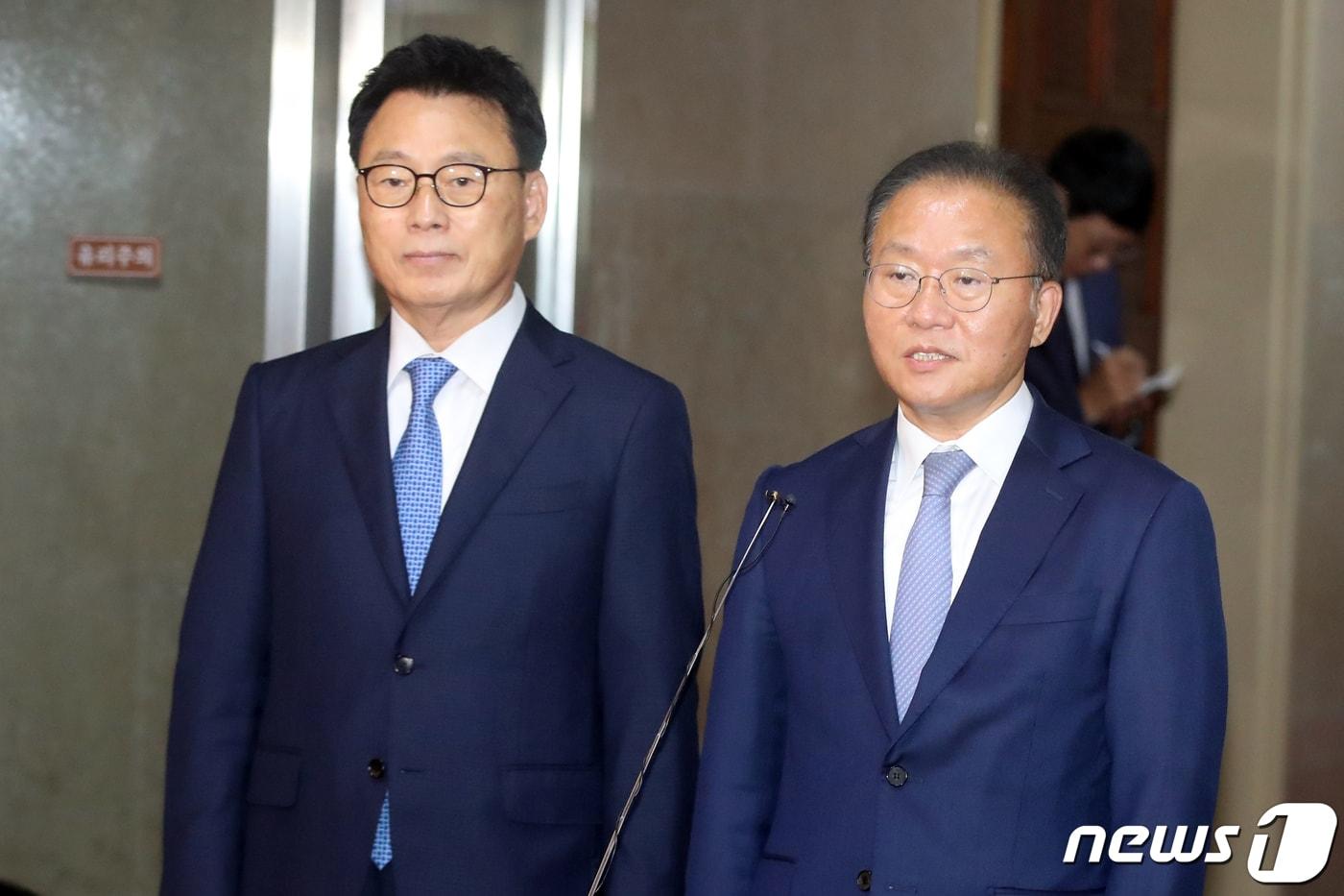 본문 이미지 - 윤재옥 국민의힘 원내대표와 박광온 더불어민주당 원내대표가 30일 오전 서울 여의도 국회 국회의장실에서 열린 원내대표 회동을 마치고 취재진 질문에 답하고 있다. 2023.6.30/뉴스1 ⓒ News1 황기선 기자