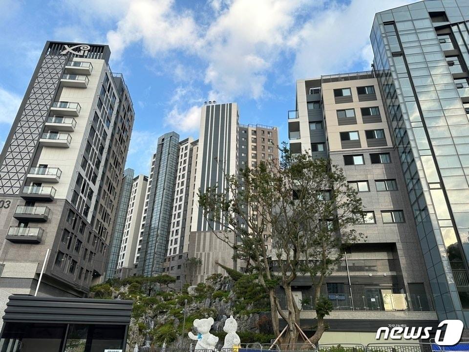 본문 이미지 - GS건설이 서울 동작구 흑석동에 조성한 26개동 총 1772가구 규모 흑석리버파크자이 아파트 단지 전경(독자 제공). ⓒ News1 최서윤 기자