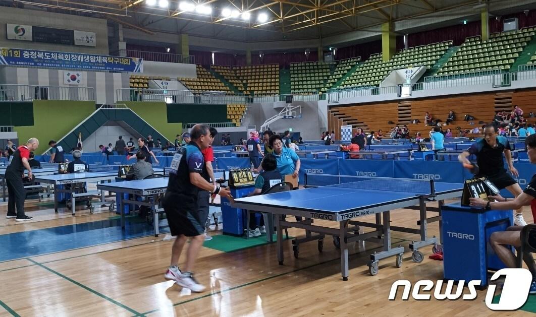 본문 이미지 - 6월 충북에서 다양하 생활체육대회가 열린다. 사진은 2일 충주체육관에서 열린 1회 충북도체육회장배 생활체육탁구대회.(충북체육회 제공).2023.6.4/뉴스1