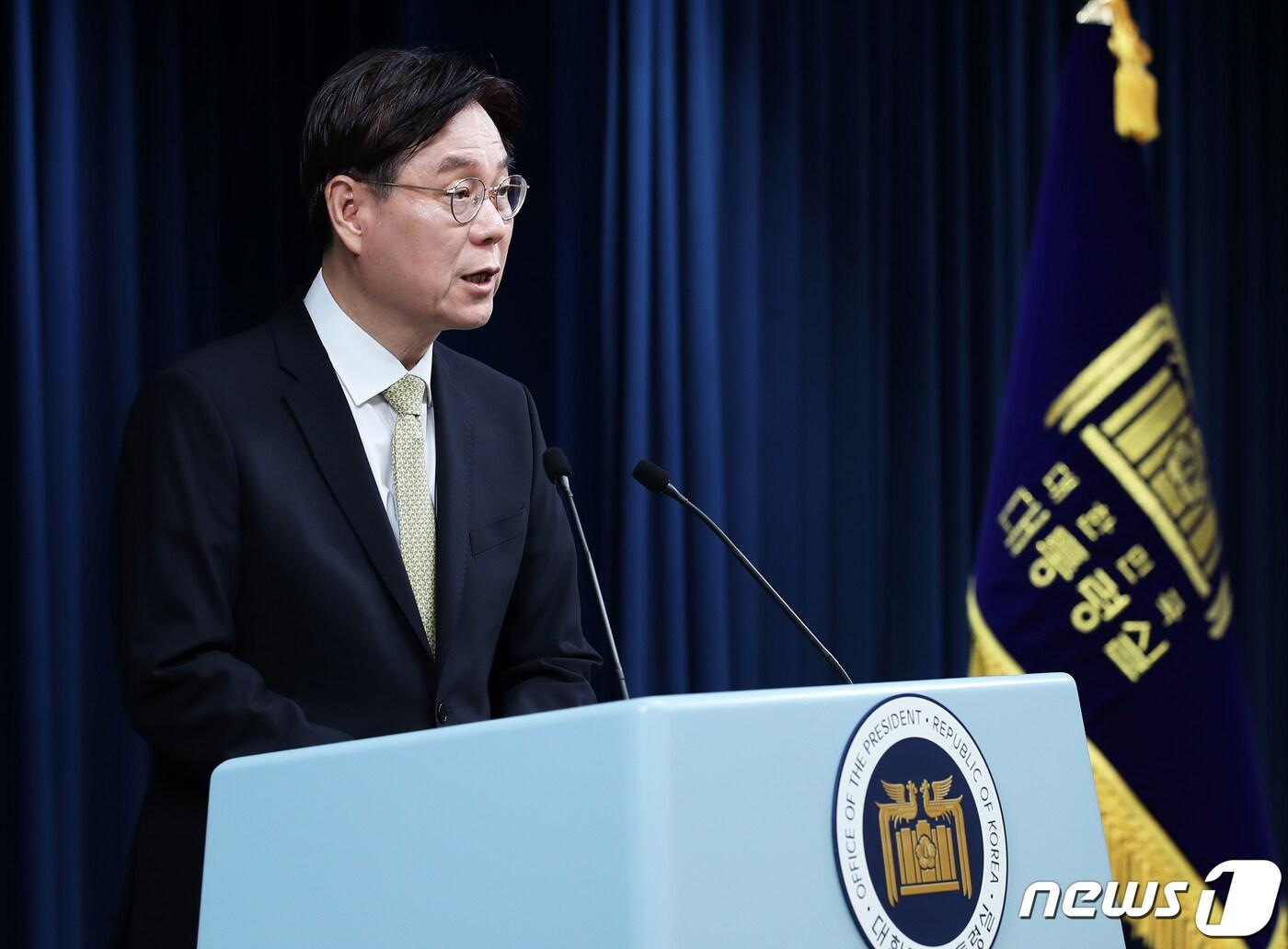 본문 이미지 - 이관섭 국정기획수석이 4일 오후 용산 대통령실 청사에서 비영리 민간단체 감사 결과를 발표하고 있다. 2023.6.4/뉴스1 ⓒ News1 오대일 기자
