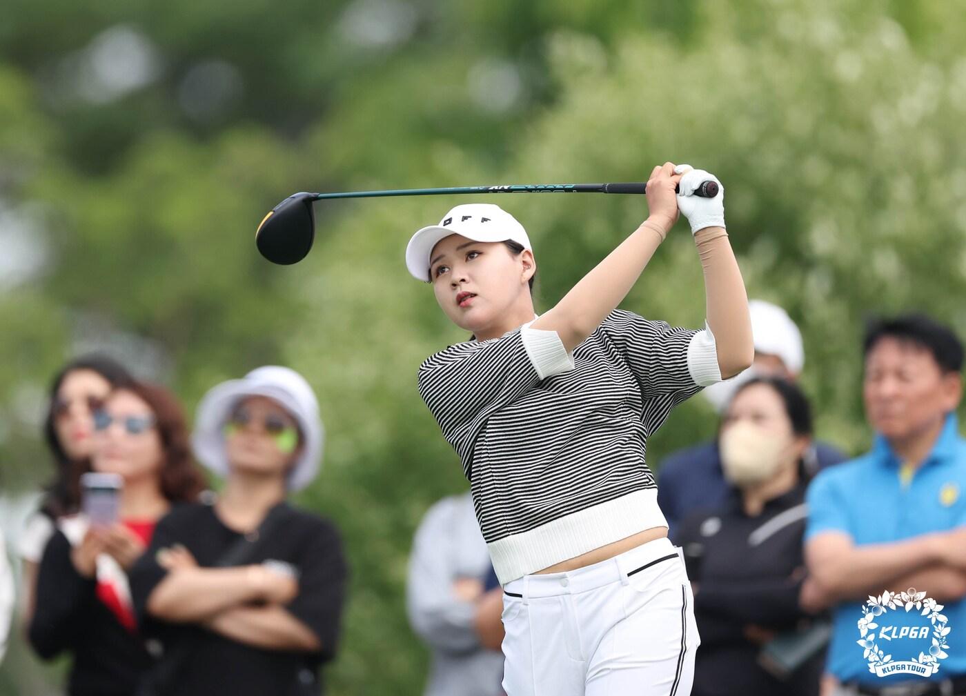 본문 이미지 - 이제영이 4일 인천 청라 베어즈베스트청라CC에서 열린 KLPGA 투어 롯데오픈 최종라운드에서 6번홀 티샷을 하고 있다. (KLPGA 제공) 2023.6.4/뉴스1