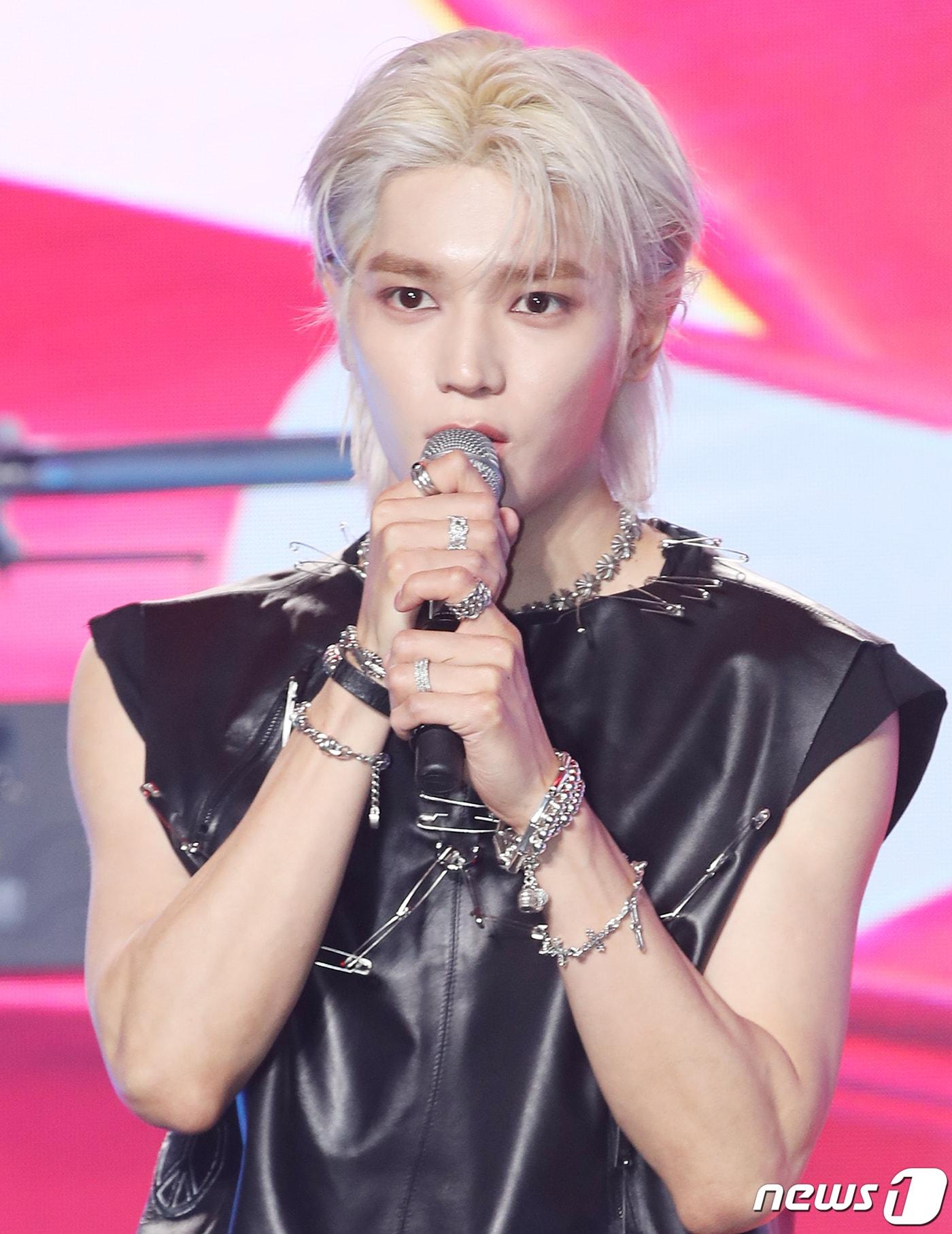 본문 이미지 - NCT 태용이 5일 오후 서울 강남구 에스제이쿤스트할레에서 가진 미니 1집 ‘샤랄라(SHALALA)’ 쇼케이스에서 인사말을 하고 있다. 2023.6.5/뉴스1 ⓒ News1 권현진 기자