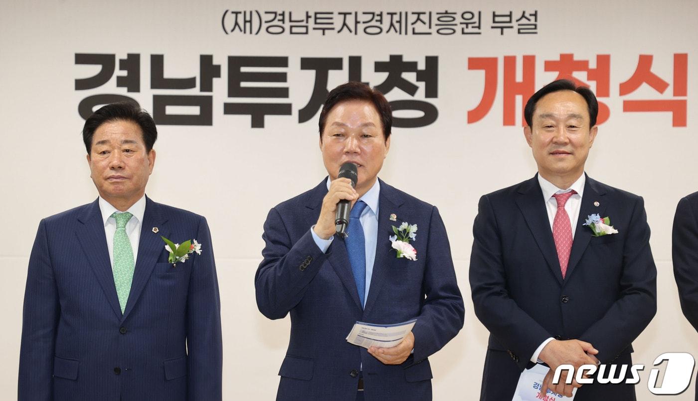 본문 이미지 - 5일 경남 진주 혁시도시 내 진주복합혁신센터 대회의실에서 열린 경남투자청 개청식에서 박완수 경남도지사가 인사말을 하고 있다.(경남도 제공)