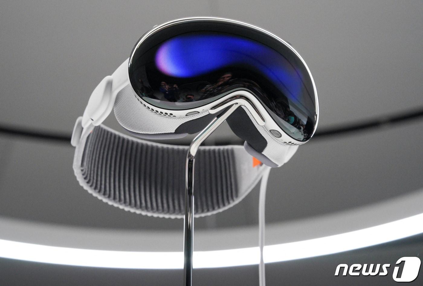 애플은 본사에서 열린 세계 개발자 콘퍼런스에서 '비전 프로'를 공개했다. ⓒ 로이터=뉴스1 ⓒ News1 박형기 기자