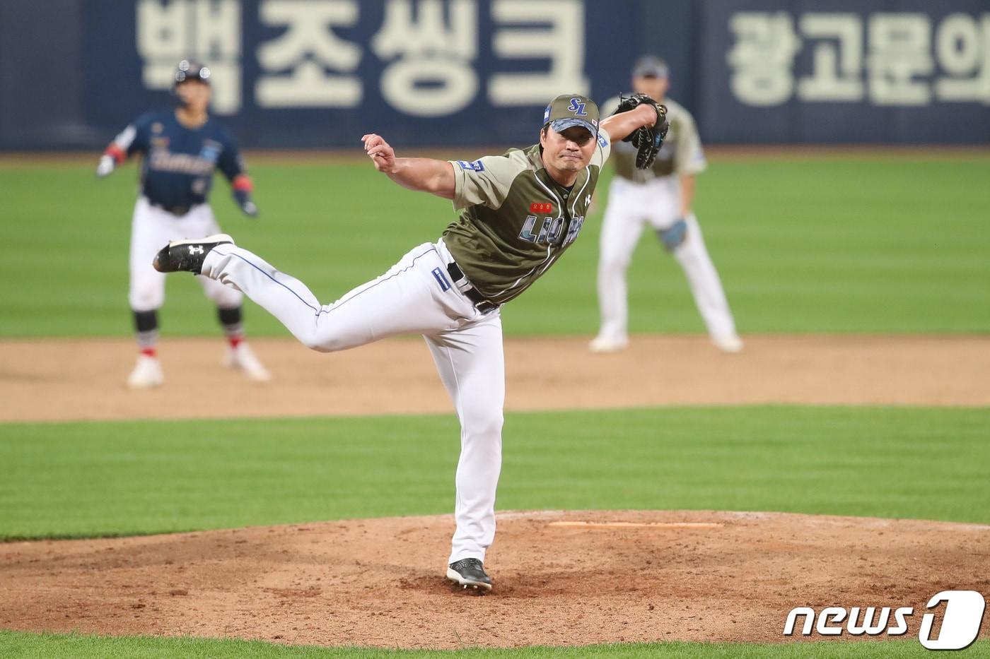 본문 이미지 - 6일 오후 대구 삼성라이온즈파크에서 열린 프로야구 '신한은행 SOL 2023 KBO리그' NC 다이노스와 삼성 라이온즈의 경기, 9회 마운드에 오른 오승환이 역투하고 있다. 2023.6.6/뉴스1 ⓒ News1 공정식 기자